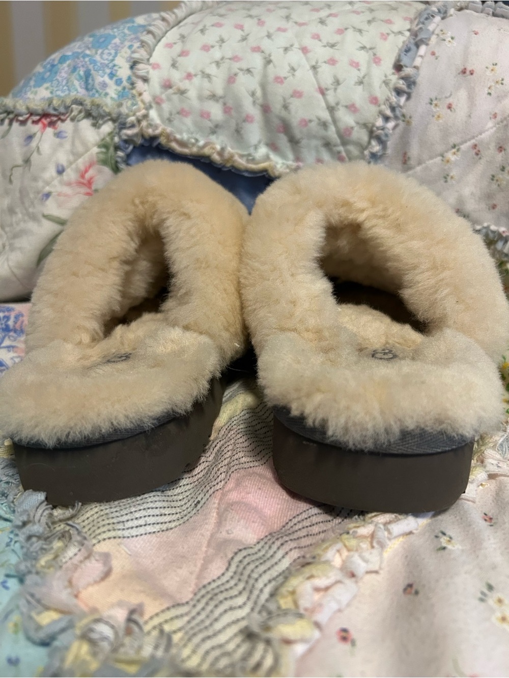 UGG Women's Gray Knit Slippers W/Cream Shearling Trim & Rubber Soles, Sz 8 - Picture 7 of 9